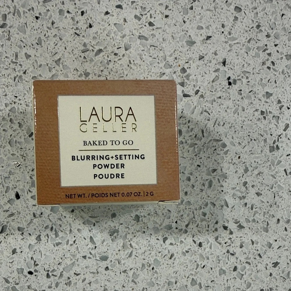 Laura Geller Baked to Go Blurring + Setting Powder -light/medium